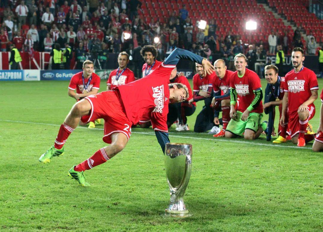 体育平台APP-里昂险胜那不勒斯，托马斯穆勒补时绝平欧冠