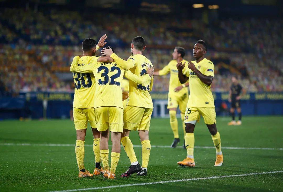 关于阿尔克马尔客场大胜莫斯科，领跑积分榜的信息