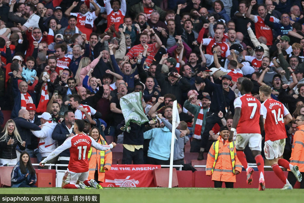 体育app-伦敦市中心各路球迷聚集，庆祝胜利的简单介绍